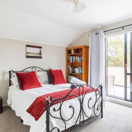 Quiet And Cosy Apartment Waikanae Exterior photo