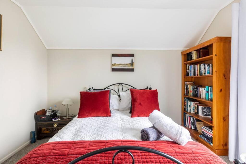 Quiet And Cosy Apartment Waikanae Exterior photo